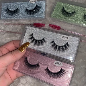 Fransar✨ - Säljer nu dessa superfina fransar😻 50/st eller 2 för 80kr✨ en liten fransborste ingår🌸 finns i 4 olika modeller🦋