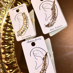 Earcuff/Örhängen - Örhängen/Earcuffs i rostfritt stål, nickelfria och allergivänliga! Endast 3 kvar’ 🧡✨