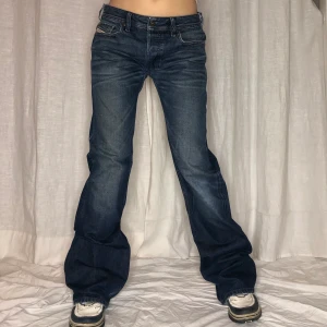 Snygga jeans - Snygga baggyjeans från Diesel✨ Insydda, passar W28-29! Midjemått: 84 cm innerbenslängd: 88 cm💗 