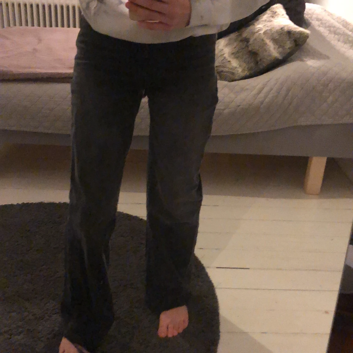 Gråa zara jeans - 90