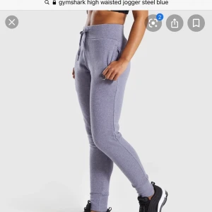 Gymshark mjukisbyxa - Säljer mina gymshark mjukisbyxor i storlek XS. Är sparsamt använda. Skicka för fler bilder. Köparen står för frakten ✨
