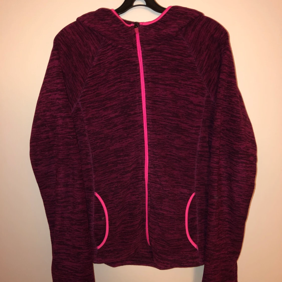 Fleecetröja med dragkedja och huva - 90