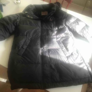  - Dunjacka endast använd ett fåtal gånger pga fel storlek. Är en stor S. 