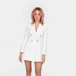  - Säljer denna blazerdress från stradivarius då den aldrig kommer till användning! Superfint skick!