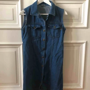  - Superfin jeansklänning som tyvärr är lite för liten för mig. Kan mötas upp i Gbg, annars tillkommer frakt✨