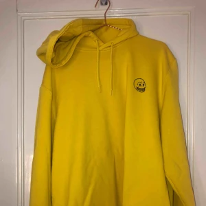  - hoodie från cheap monday, världens mjukaste material!! 🥰