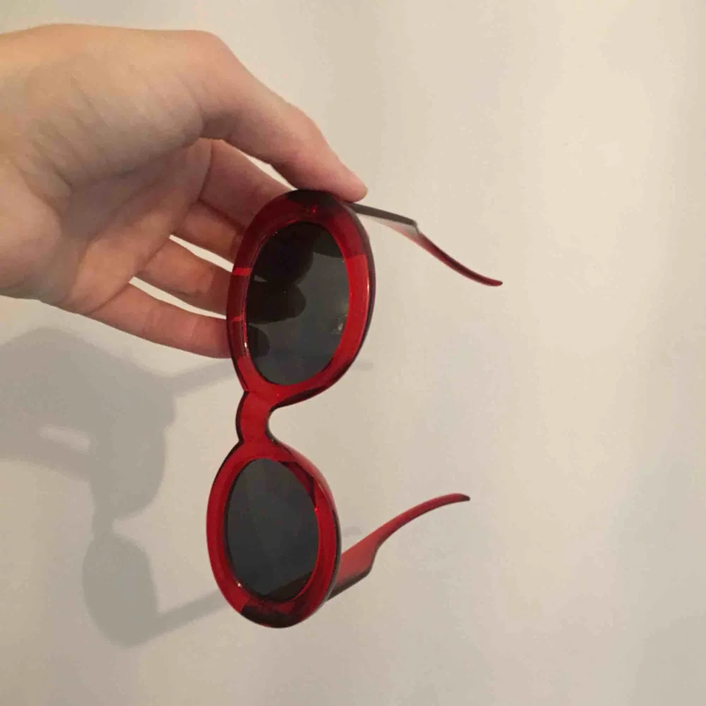 Röda solglasögon från mango ❤️. Accessoarer.