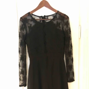  - Den PERFEKTA lilla svarta