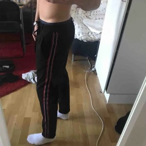  - Supersnygga byxor från Jack&Jones, använda ett par gånger, superbra skick!