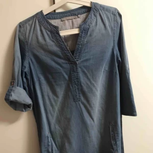  - Har använt klänningen två gånger förra året och är nästan ny priset inkl frakten:)