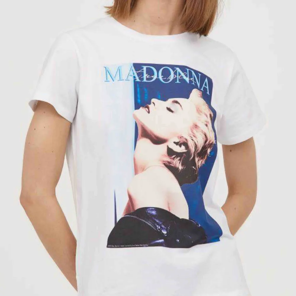 T-shirt från Hm med Madonna tryck.  Fint skick!   . T-shirts.