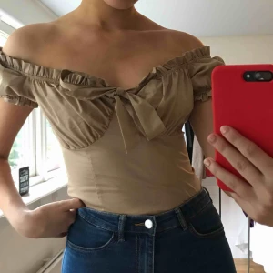  - Supersöt topp från Nelly, aldrig använd! Säljer pga att den aldrig kommit till användning💞