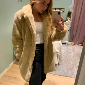  - Köpt för rabatterat pris på 720kr. Väldigt mjukt material! As härlig