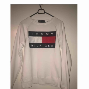  - Aldrig använd säljer pågrund av att jah vill bli av med kläder 