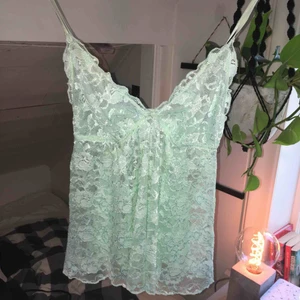  - Fint spetslinne från rihannas kollektion. Helt oanvänt. Väldigt mjukt. 