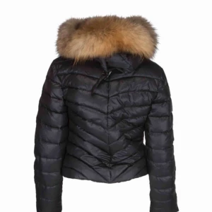  - Jacka köpt förra vintern. Bra skick. Möts upp och kan även fraktas. Priset går att förhandla . Snabb affär = kan förhandla priset ✨ ursprungspris 2500 om du är intresserad av bättre bilder tryck på kontakta 💖💖 