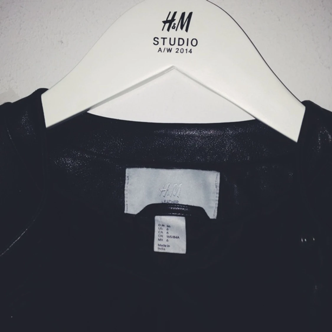 Svinsnygg skinnjacka i äkta skinn. Nypris: 1999:- som ny.  - 1417778764