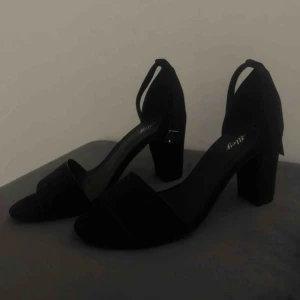  - Klackskor från skopunkten, använda en enstaka gång. Köparn står för frakten 