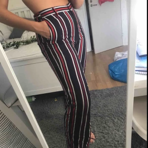  - Randiga byxor i skönt material !! Dessa behöver ett nytt hem, heeelp !