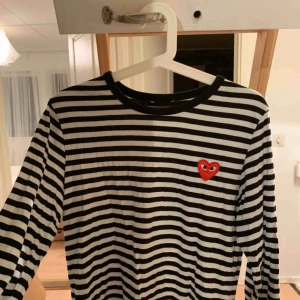  - DIY CDG, priset kan diskuteras vid snabb affär💕 Säljer den för att den är för liten. Ser äkta ut!!