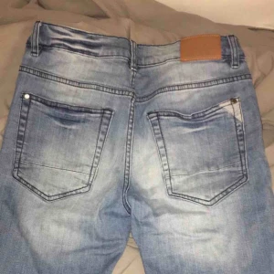  - Ett par jeans shorts i bra skick, säljer på grund av att de har blivit för små, köparen står för frakt.