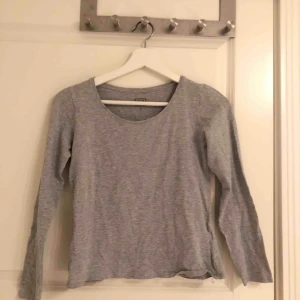  - Vanlig basic långärmad med mycket strech!!