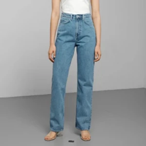  - Säljer mina knappt använda jeans från weekday då de är fel storlek för mig.  Kan mötas upp på södermalm