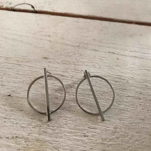  - coola silver örhängen🦑 pris är inkl. frakt