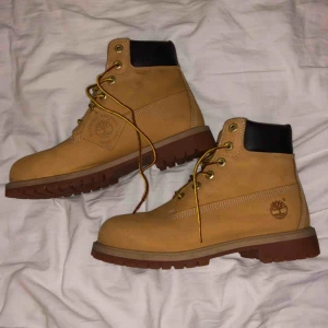  - Nästintill oanvända Timberland kängor i storlek 39, köpta för 1300. säljer då de inte kommer till användning 