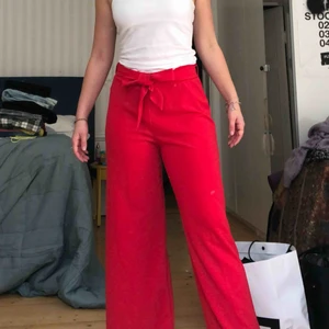  - As fina röda kostymbyxor från indiska använda två gånger💕