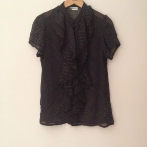 Otroligt söt volangblus! - Otroligt söt volangblus!