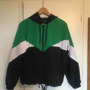  - Jacka från Topshop. Nyskick! Fraktavgift tillkommer. 