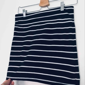  - Såå snygg tight kjol till hösten🍁 Stretchigt material, Köparen står för frakt