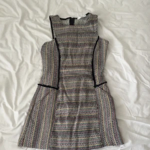  - Kort klänning i nyskick. Pris exkl. frakt om skickas.  