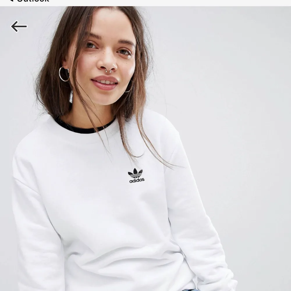 Säljer denna skitsnygga sweatshirt som är slutsåld överallt, köpt bara för några månader sen men får inte så mycket användning av den. Möts upp i Stockholm eller Norrköping/ Söderköping. Annars betalar köparen frakten . Hoodies.