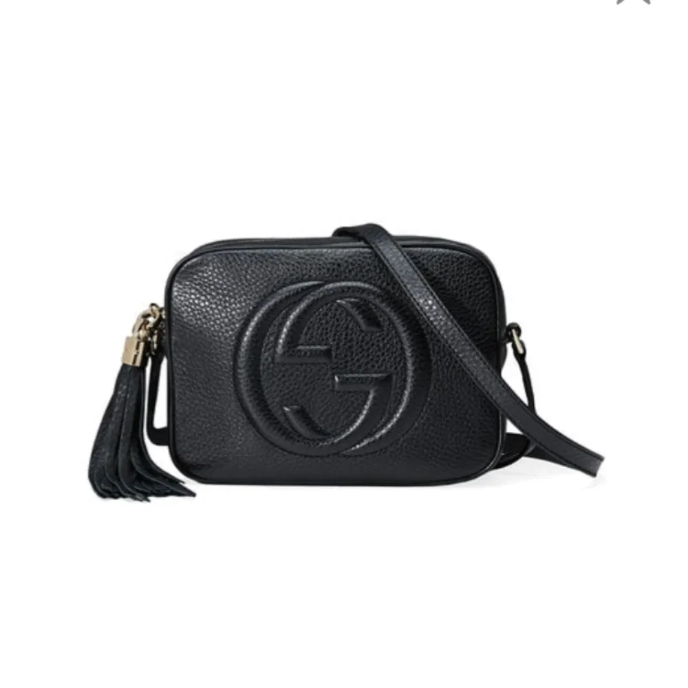 Sökes : svart Gucci disco väska i äkta skinn/läder  Ska kunna skickas, vill gärna ha med kartong eller dustbag osv. Pris beroende på kvalité och skick . Väskor.