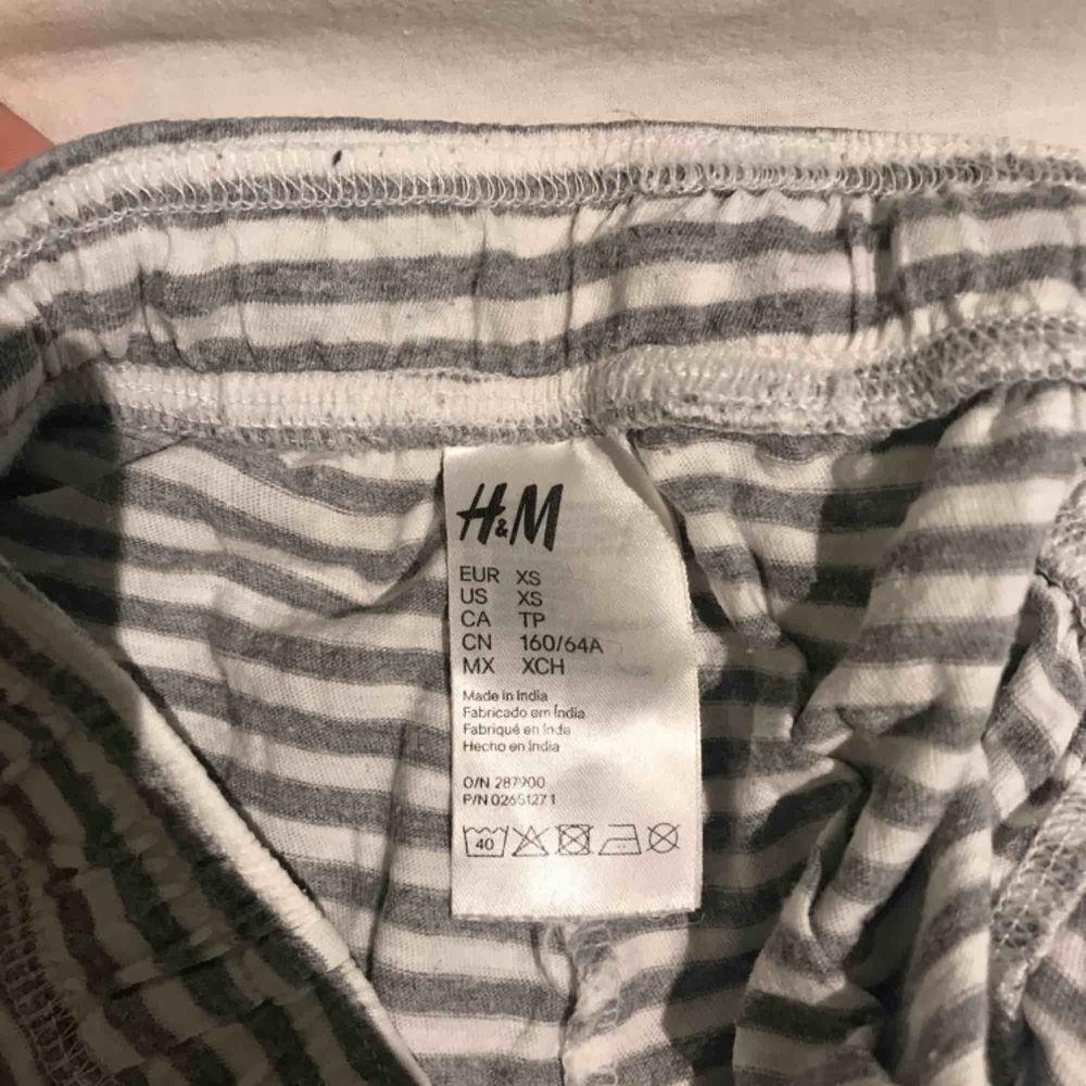 Jättesköna pyjamasshorts från H&M i storlek XS. Köparen står för frakten 🧡. Shorts.