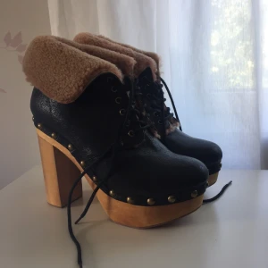  - Aldrig använda klackar från Jeffrey Campbell