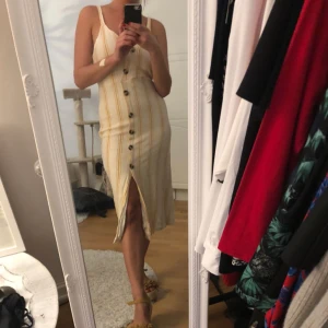  - Snygg klänning köpt i Frankrike. Nyskick 