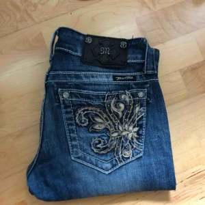  - Säljer ett par jeans från MissMe i storlek 26, som nya!  Frakt är inkluderat i priset