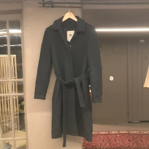  - Marinblå kappa lexington 