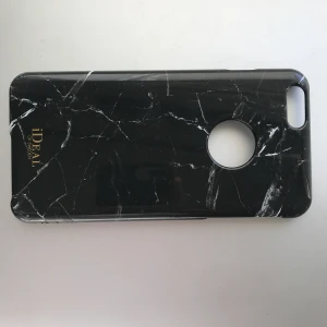  - Ideal of sweden iPhone 6 Plus skal. Lite kantstött men inget man tänker på. Frakt inkluderat i priset. Nypris 300kr.
