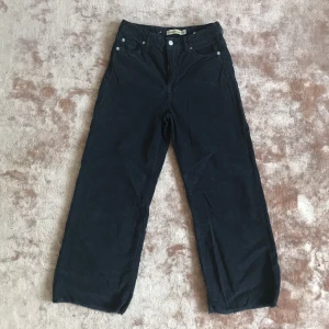  - Mörkblåa manchesterbyxor