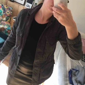  - Mörkgrön jacka från Edblad. Hel och ren. 100% bomull