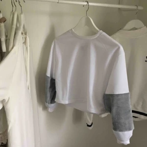  - Tröja i storlek One Size! Aldrig använd! Väldigt liten i storlek!  Köparen står för frakt :)