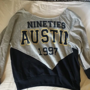  - Amerikansk oversized sweater från bikbok i nytt skick. Frakt inkluderat i pris. Skicka pm för mer info/bilder 💫