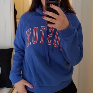  - Hoodie köpt från Gina Tricot! Tyvärr bara hängt längst in i garderoben:( 
