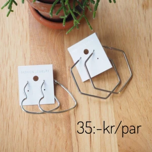  - nya örhängen  (frakt 10kr) 