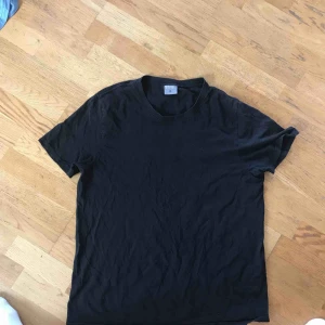  - Svart, over-size T-shirt! 