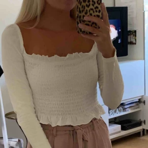  - Jättefin top som jag köpt på plick men inte använt:(  (inte jag på bilden)